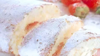 Rulltårta med apelsin och jordgubb