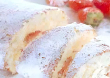 Rulltårta med apelsin och jordgubb