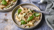 Krämig ostpasta med valnötter