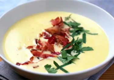 Krämig löksoppa med blåmögelost