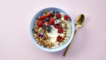 Skyr bowl med granola, chiafrø og banan