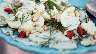 Blomkålssallad med fänkålsyoghurt