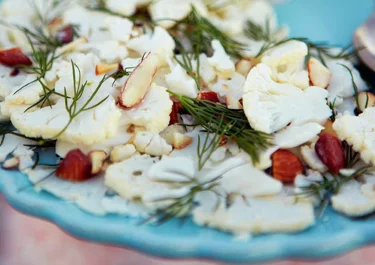 Blomkålssallad med fänkålsyoghurt