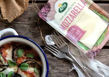 Milhojas de berenjena y Arla Queso en lonchas Mozzarella