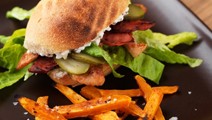 Kanaburilainen ja grillatut Hokkaido lohkot
