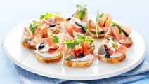 Crostini med lufttorkad skinka
