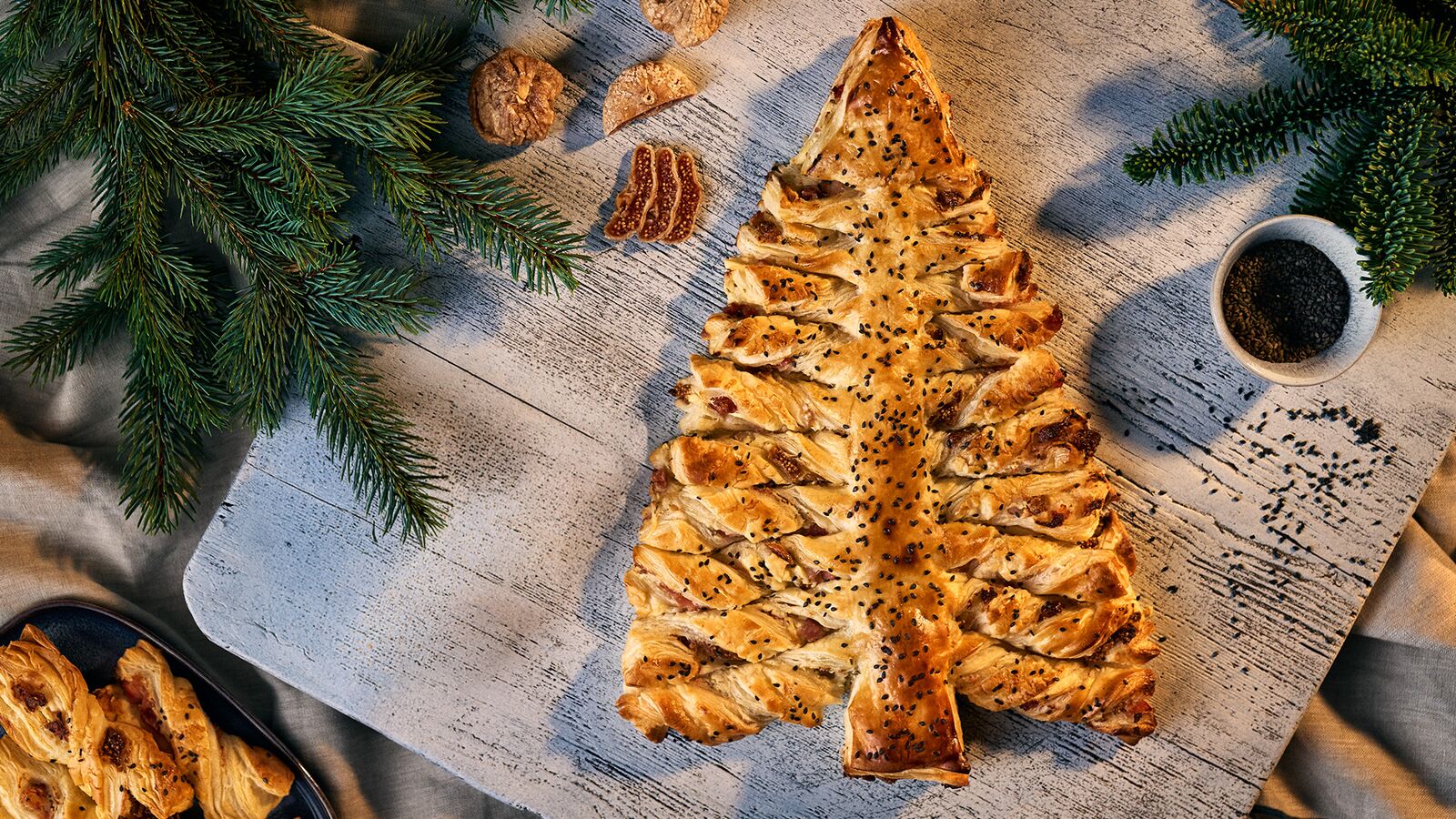 Knuspriger Blätterteig Weihnachtsbaum
