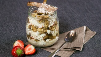 Lyxigt mellanmål med cottage cheese