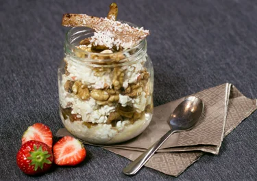 Lyxigt mellanmål med cottage cheese