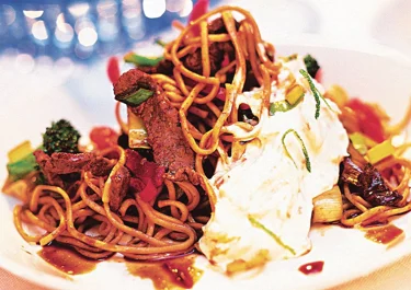 Wok med biff och asiatisk sås