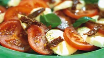 Tomat- och mozzarellasallad