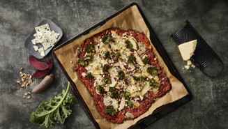 Rødbedepizza med grønkålschips