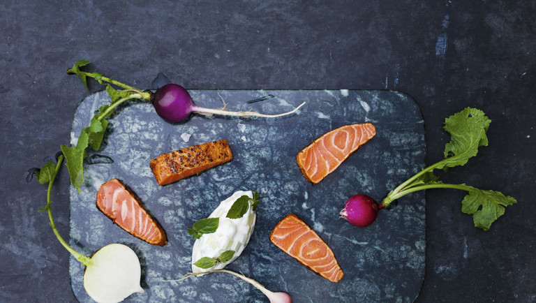 Tandoorilaks med mynteyoghurt
