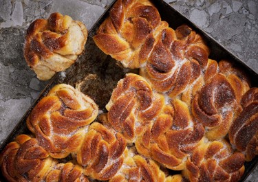Kanelbullar i långpanna