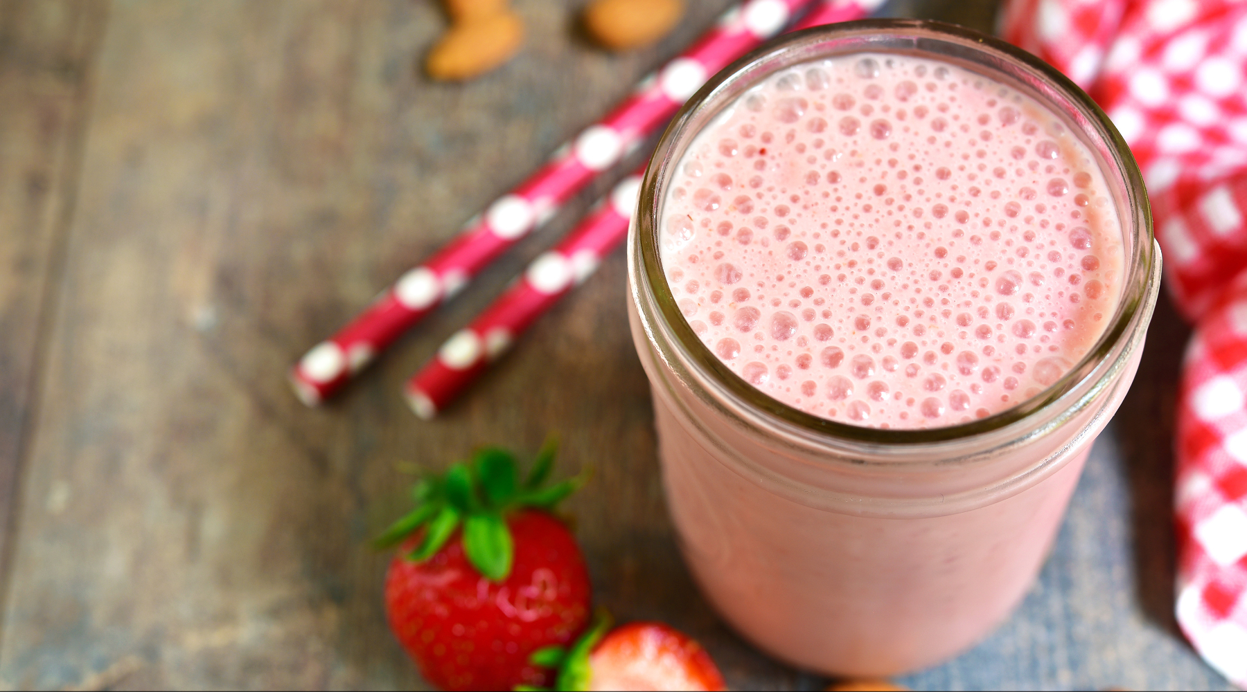 Vanilla And Strawberry Milkshake Recipe | Arla UK