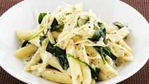Pasta med rostad vitlök och crème fraiche