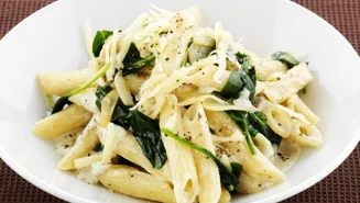 Pasta med rostad vitlök och crème fraiche