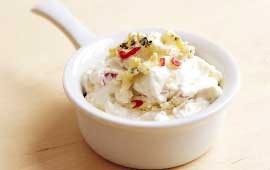 Kylmä homejuusto-omenakastike