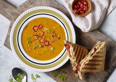 Tomatsuppe med ostetoast