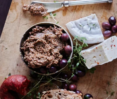 White with chili and olive tapenade