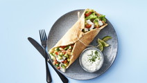 Tyrkiske brød med bønnefyld og myntedressing