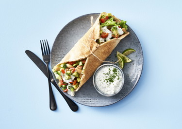 Tyrkiske brød med bønnefyld og myntedressing