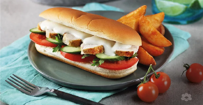 Rolls with cream cheese, yoghurt marinated chicken and fresh vegetables