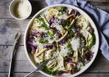 Spaghetti og ostesauce med citron og kapers