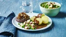 Hakkebøffer med bløde løg – en uundgåelig favorit på middagsbordet.