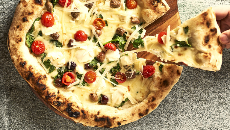 Pinaatti-tomaattipizza