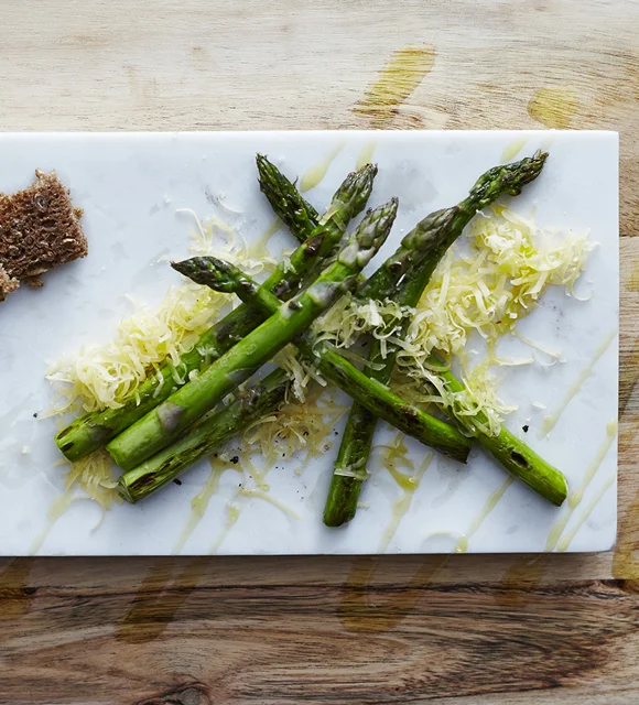 Grilled asparagus with Aged Havarti
