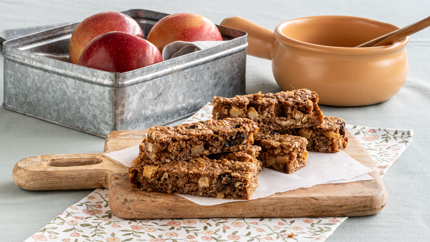 Μπάρα με Vanilla Cookie pudding, φουντούκι και μήλο 
