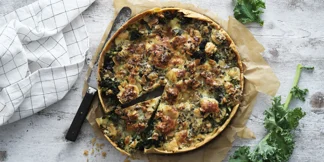 Lehtikaali-sinihomejuustopiirakka