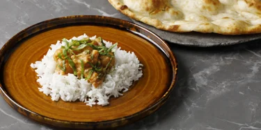 Lämminhenkinen kasvispata on lempeän mausteisuuden ja herkullisen täyteläisyyden riemuvoitto.