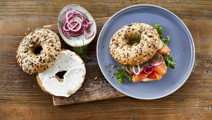 Bagels med laks og flødeost