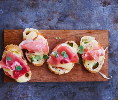 Pinchos med Matured Cheddar og skinke