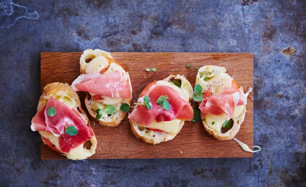 Pinchos med Matured Cheddar og skinke