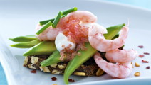 Avocado med rejer og stenbiderrogn