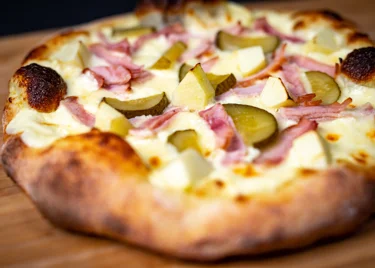 Suomalaiseen makuun sopiva fudispizza näyttää värejään myös italialaiselle jatkopallokentälle.
