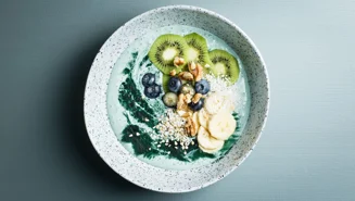 Spirulina smoothie bowl