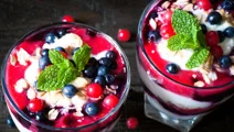 Rood fruit trifle