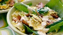 Varm pastasallad med pesto