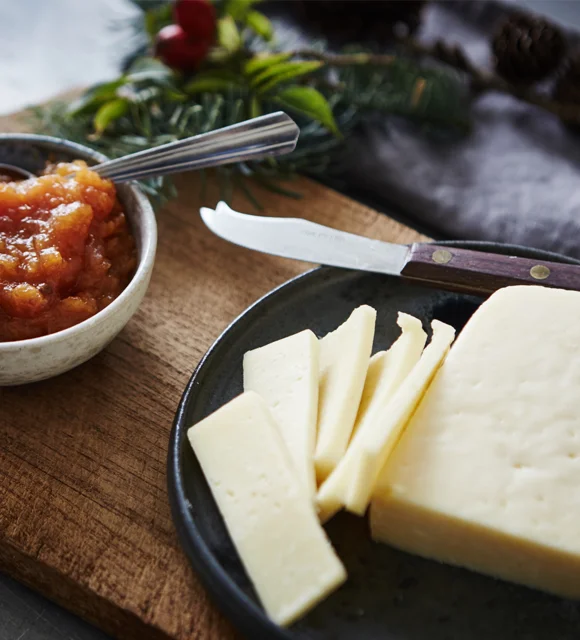 Fromage Havarti âgé avec chutney à l’abricot et au chili
