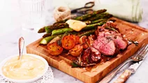 Helgrillad lammentrecote med vitlökssparris
