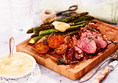 Helgrillad lammentrecote med vitlökssparris