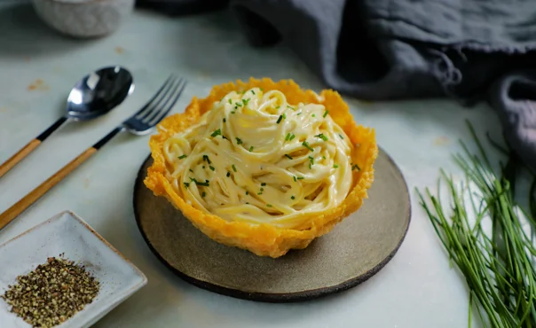 CREAMY SPAGHETTI WITH EDIBLE CHEESE BOWL