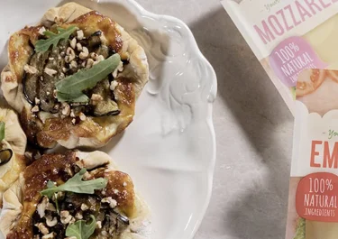 Tartaletas de espelta con queso y berenjena