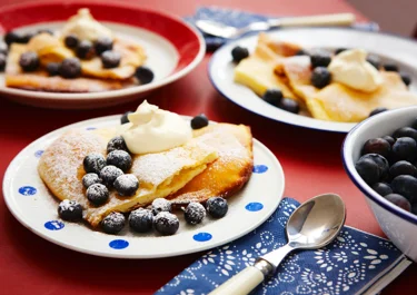 Citronpannkaka med blåbär och smetana