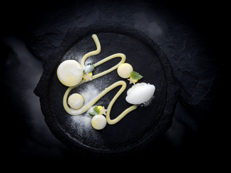 Hvid chokolade-limemousse med kefir-yuzu sorbet