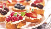 Crostini med bär